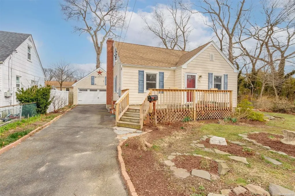 35 Benjamin Avenue Amityville NY 11701