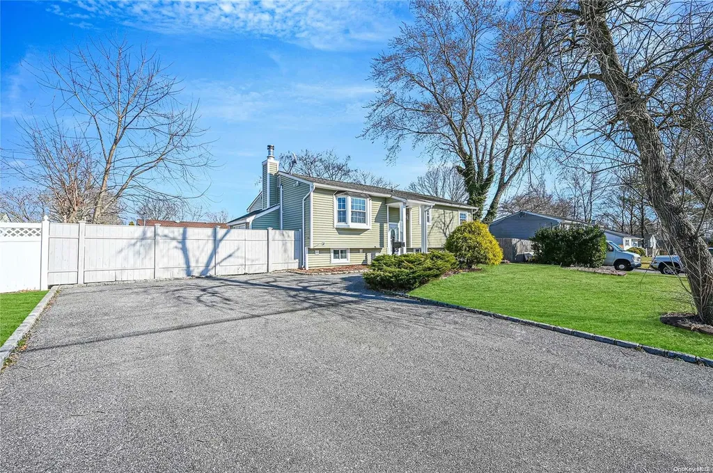 3107 Eagle Avenue Medford NY 11763