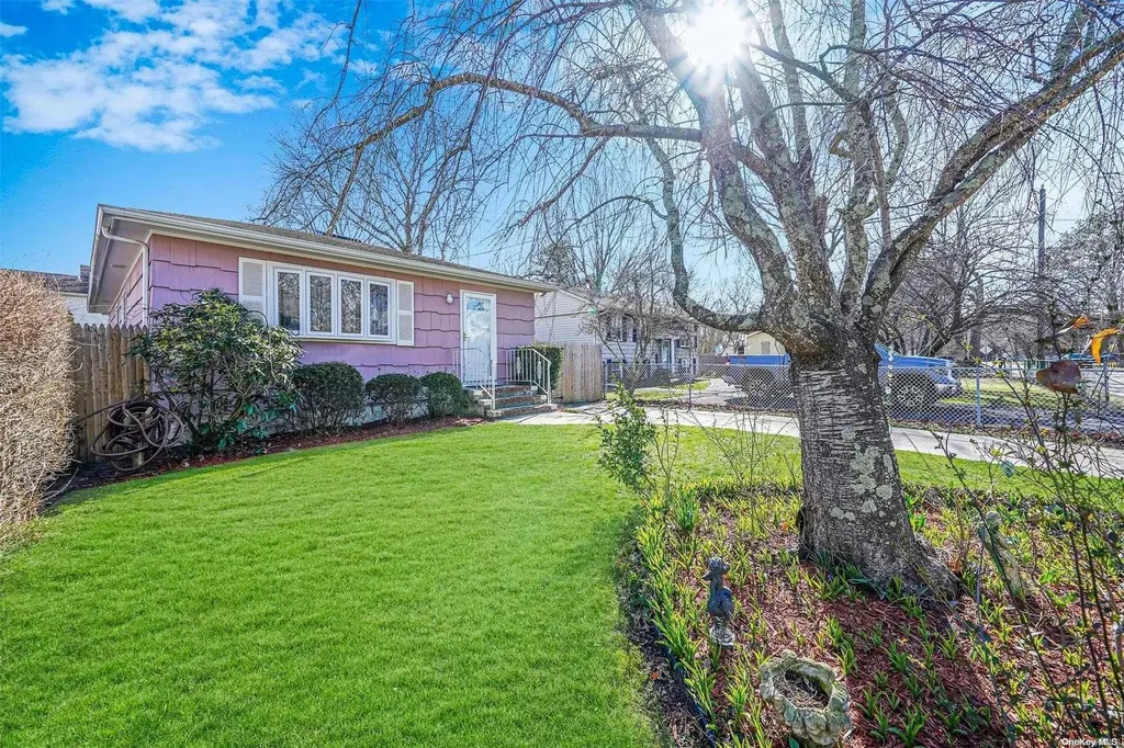 14 Hart Place Mastic NY 11950