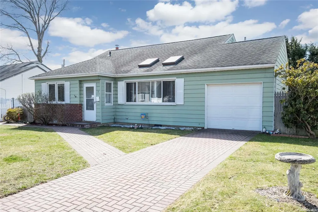 7 Manchester Drive Massapequa NY 11758