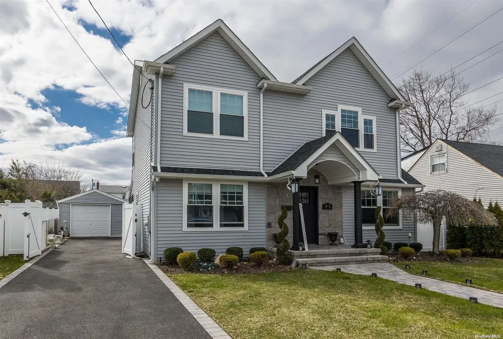 95 S Windhorst Avenue Bethpage NY 11714