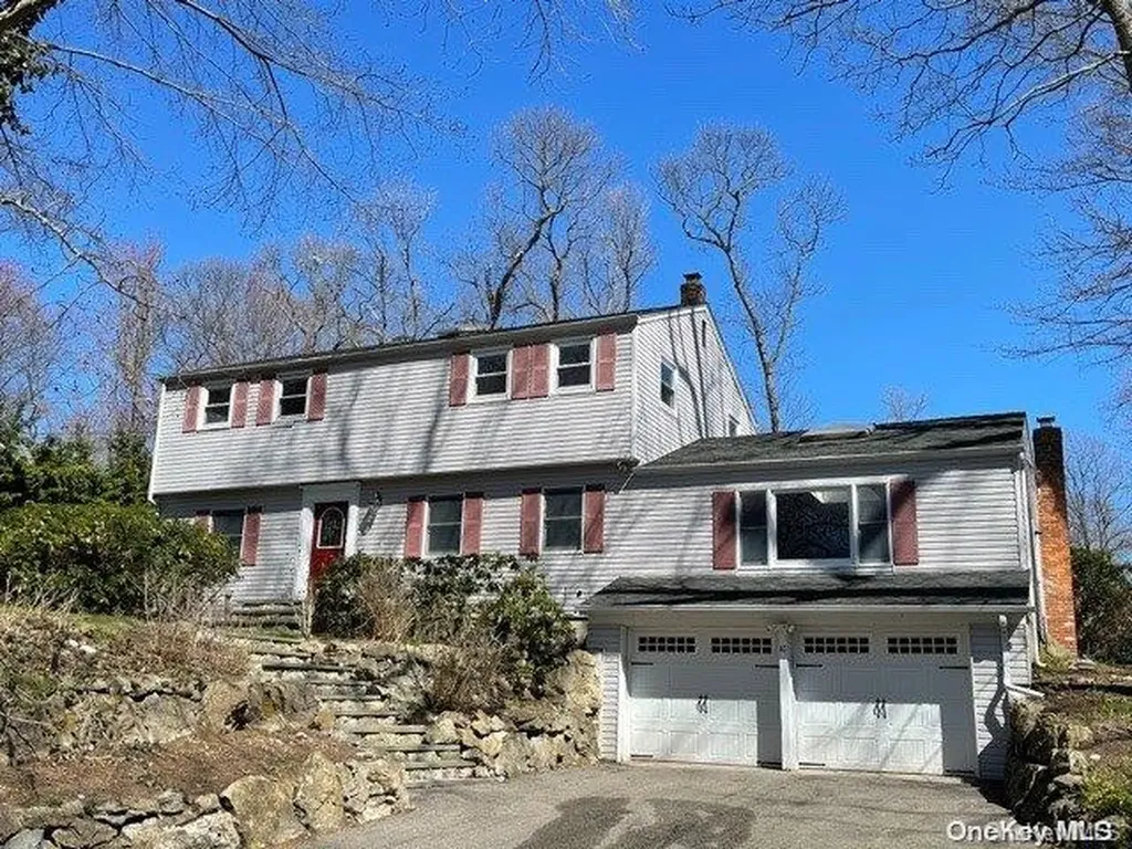 41 Thompson Hay Path Setauket NY 11733