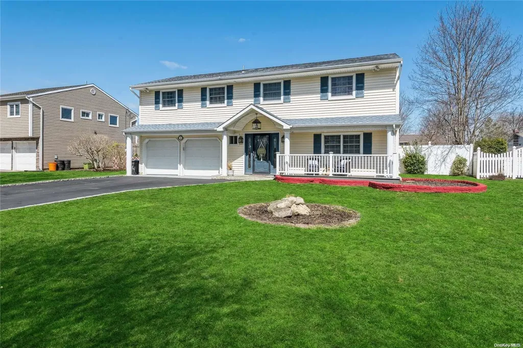 33 Sioux Drive Commack NY 11725