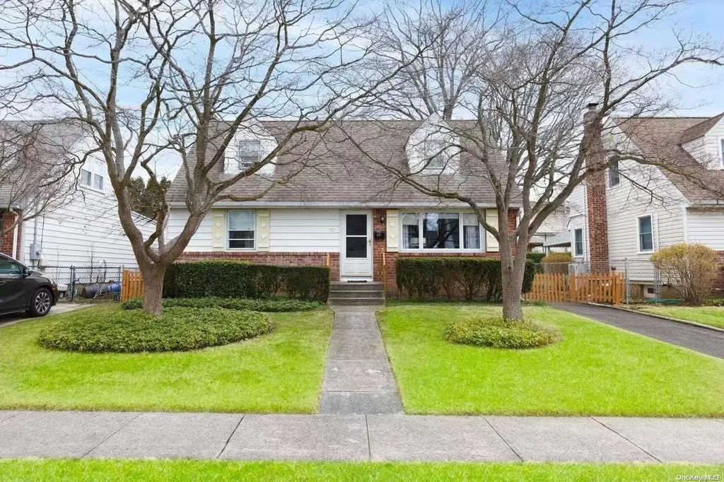 75 Shafter Avenue Albertson NY 11507
