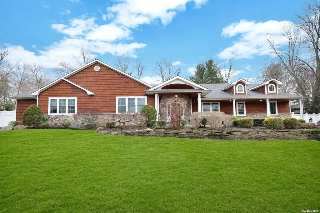 25 Suncrest Drive Dix Hills NY 11746
