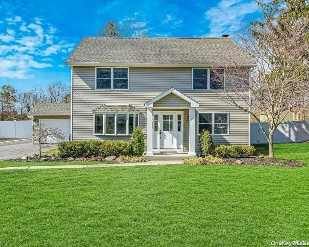 127 Carlton Drive E Shirley NY 11967