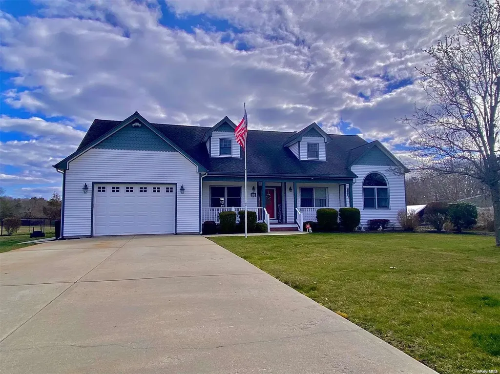 48 Dongan Boulevard Manorville NY 11949