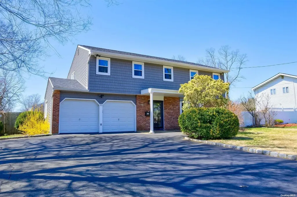 32 Brown Boulevard Wheatley Heights NY 11798