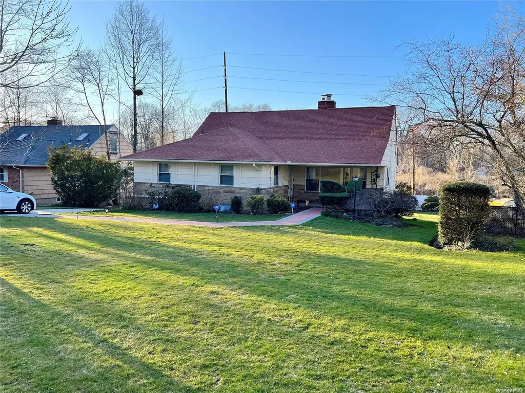 19 Shadow Lane Great Neck NY 11021