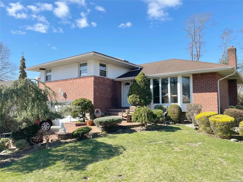 21 Roxton Road Plainview NY 11803