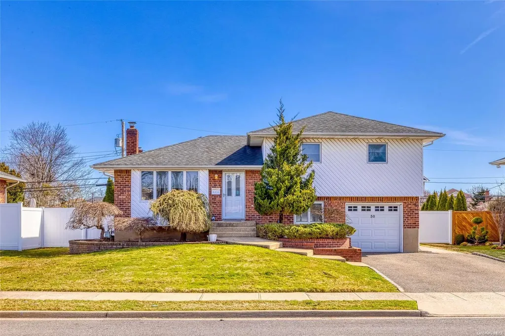 50 Stratford Road Plainview NY 11803