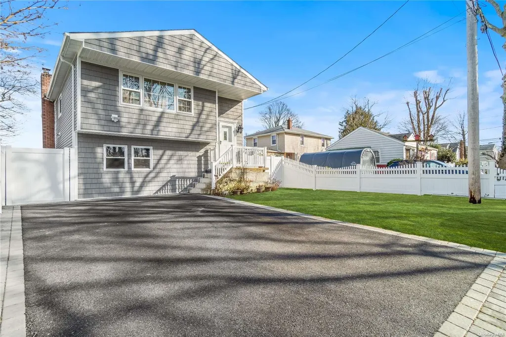 41 Lenox Road West Babylon NY 11704