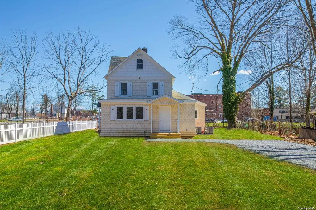 5 Hawkins Avenue Smithtown NY 11787