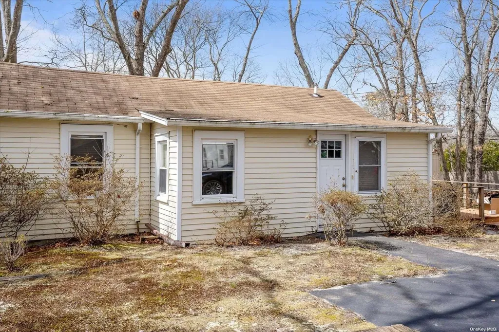52 Sunrise Trail Ridge NY 11961