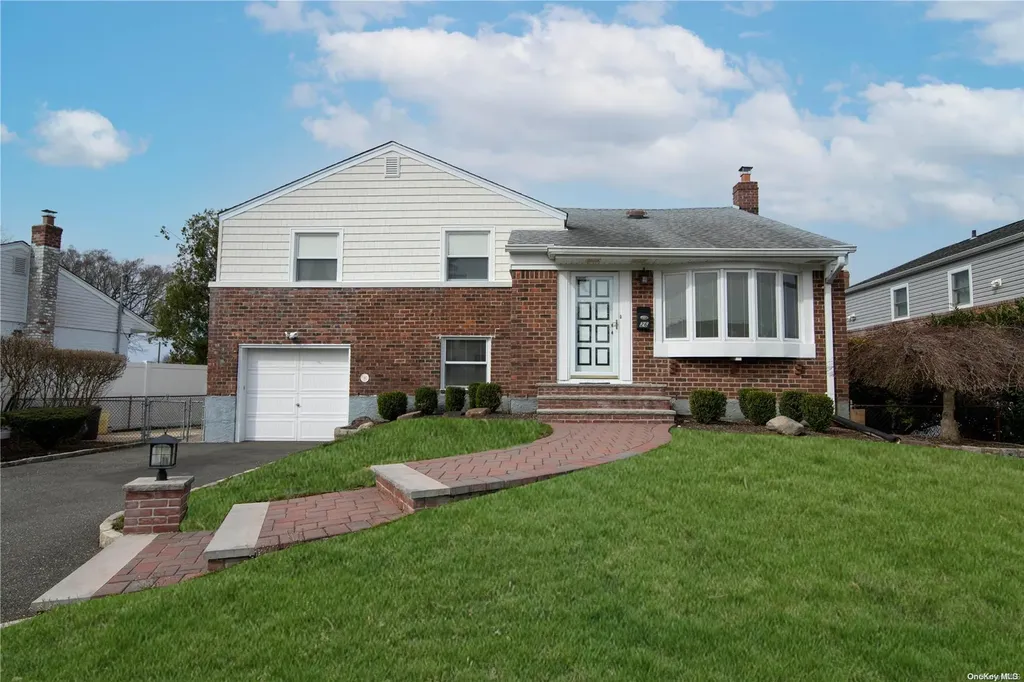 26 Forest Drive Plainview NY 11803