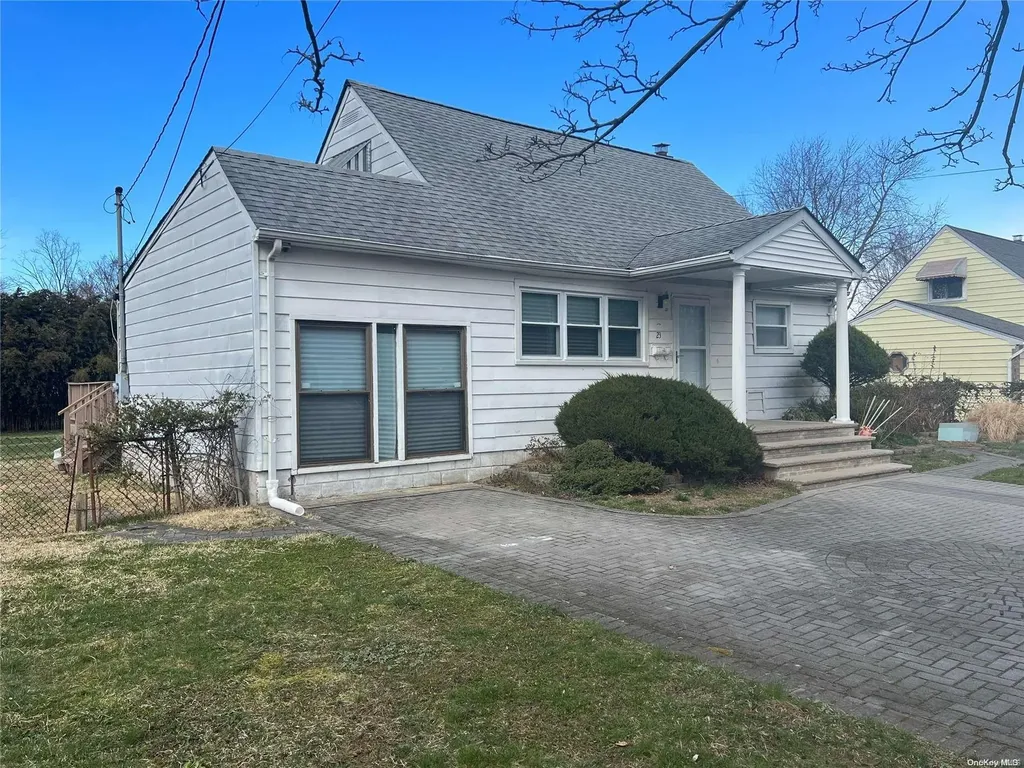 23 23rd Avenue Bay Shore NY 11706
