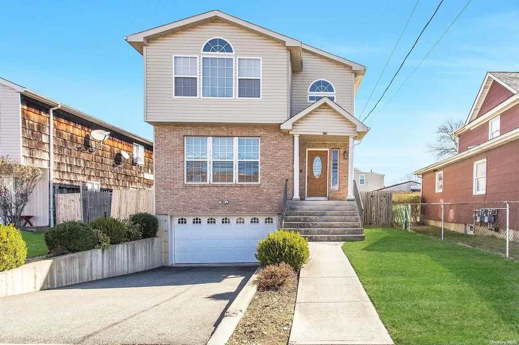 208 Elm Place Mineola NY 11501
