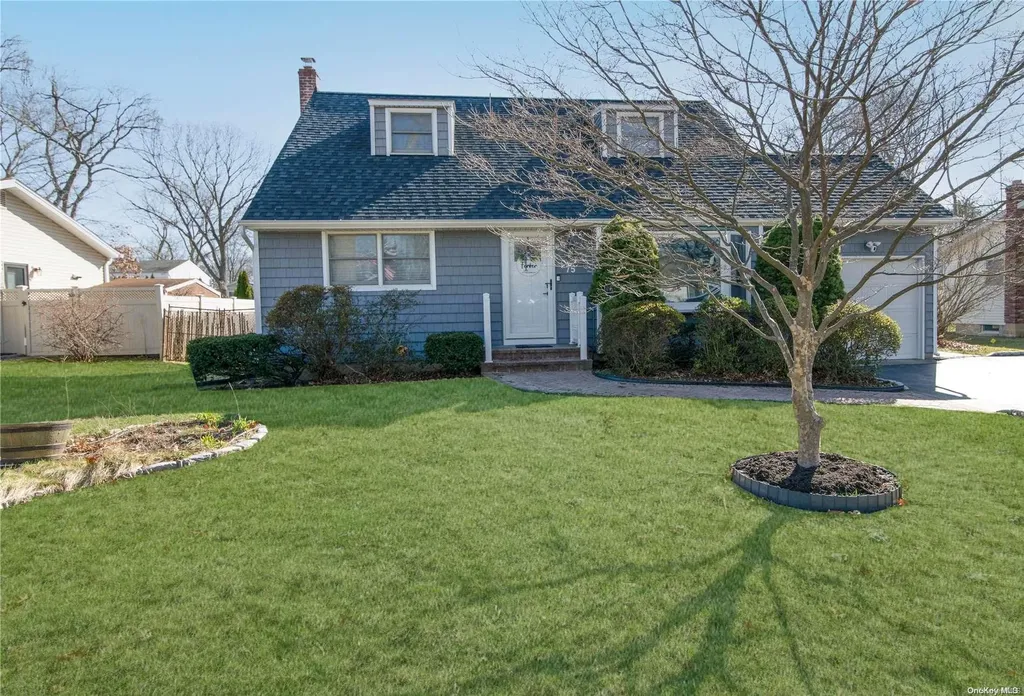 75 Avenue A Holbrook NY 11741