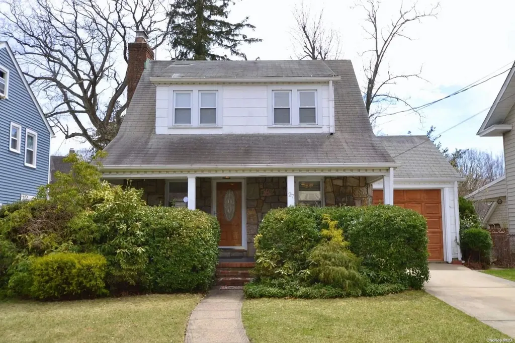 27 Wilson Place Freeport NY 11520