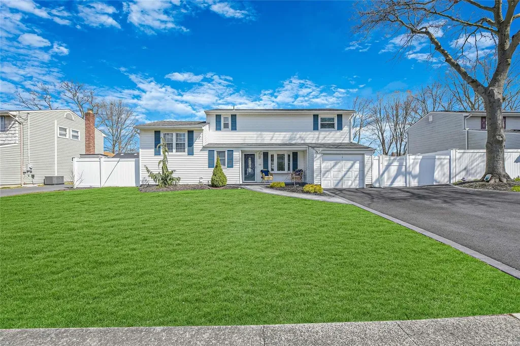 33 Fairlane Drive Selden NY 11784