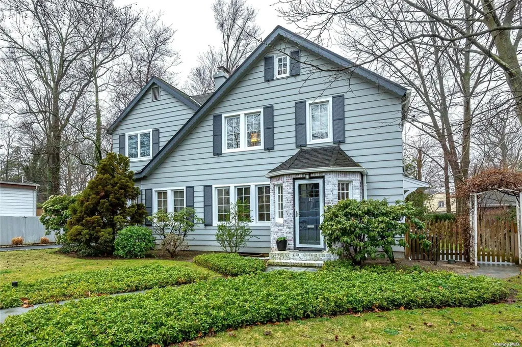 17 Johnstone Road Great Neck NY 11021