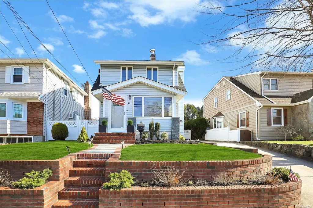 94 Scarcliffe Drive Malverne NY 11565