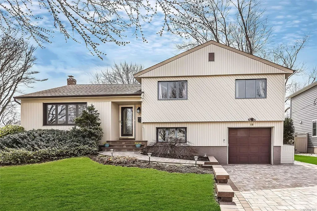 18 Dorothea Street Plainview NY 11803