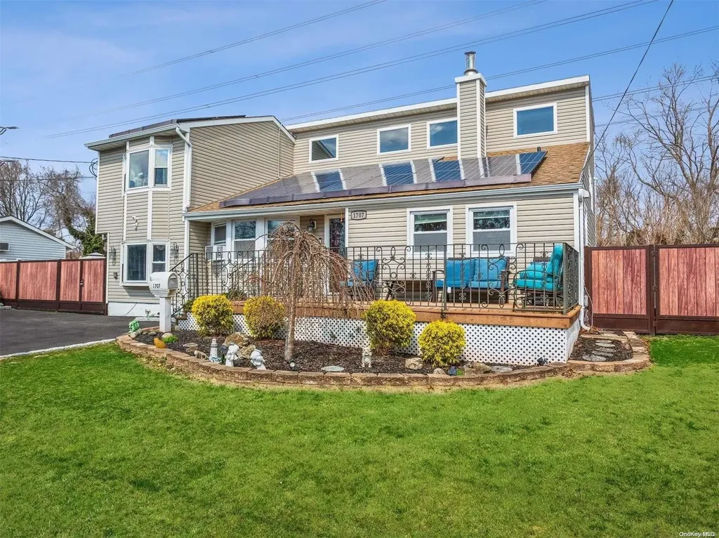 1707 Phillips Drive Medford NY 11763