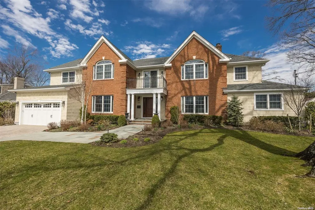 95 Cabot Road Massapequa NY 11758