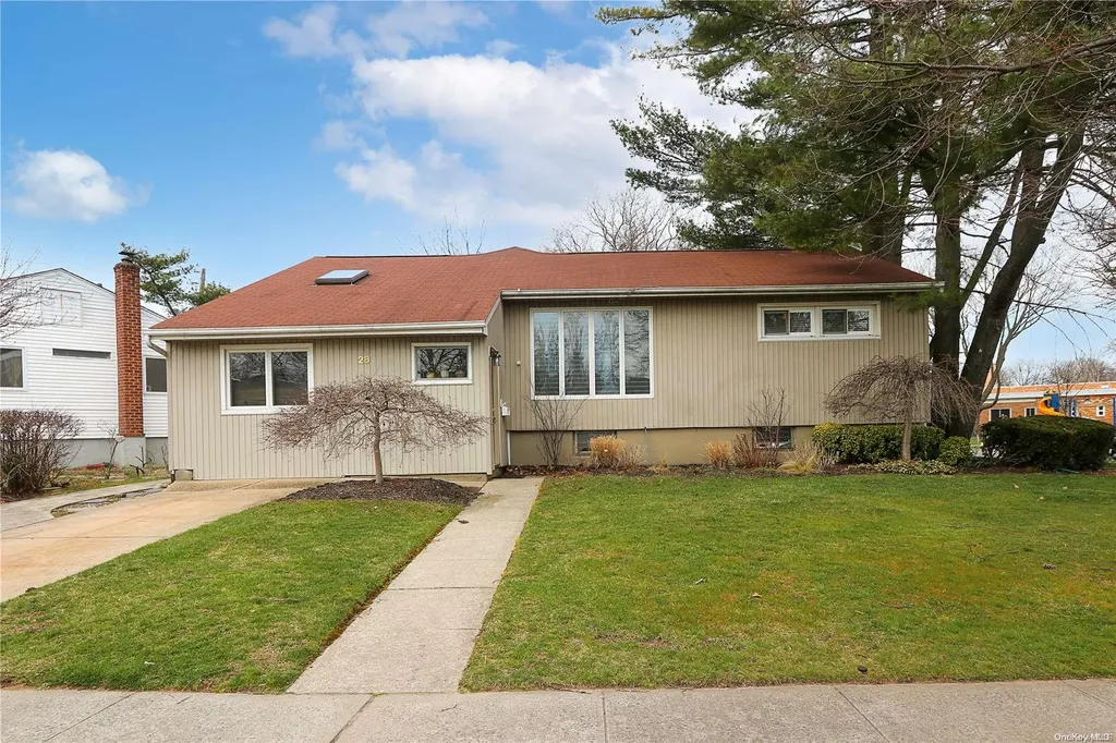 28 Forest Road Valley Stream NY 11581