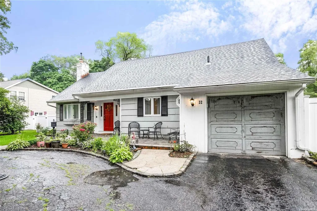32 Robin Road Westbury NY 11590