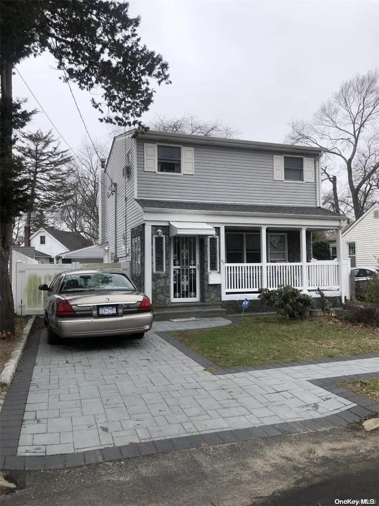 60 Heling Boulevard Lindenhurst NY 11757