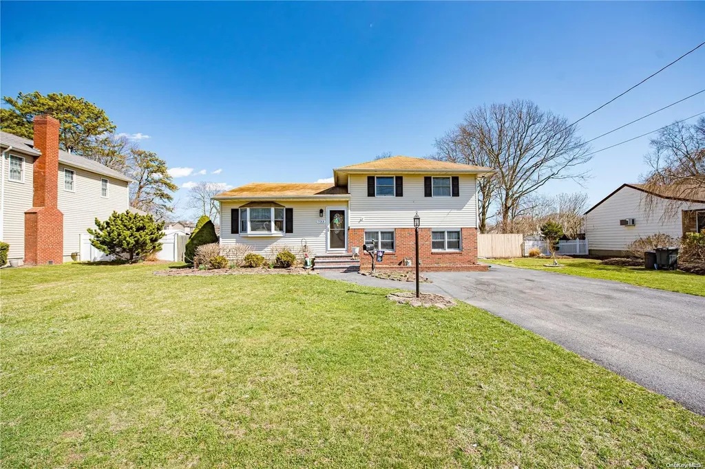 733 Tanglewood Road West Islip NY 11795