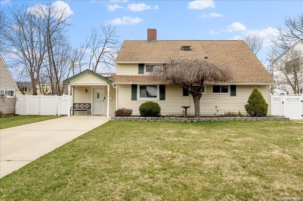 7 Straw Lane Hicksville NY 11801