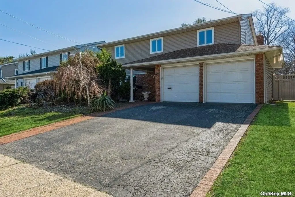 1908 Cynthia Lane Merrick NY 11566