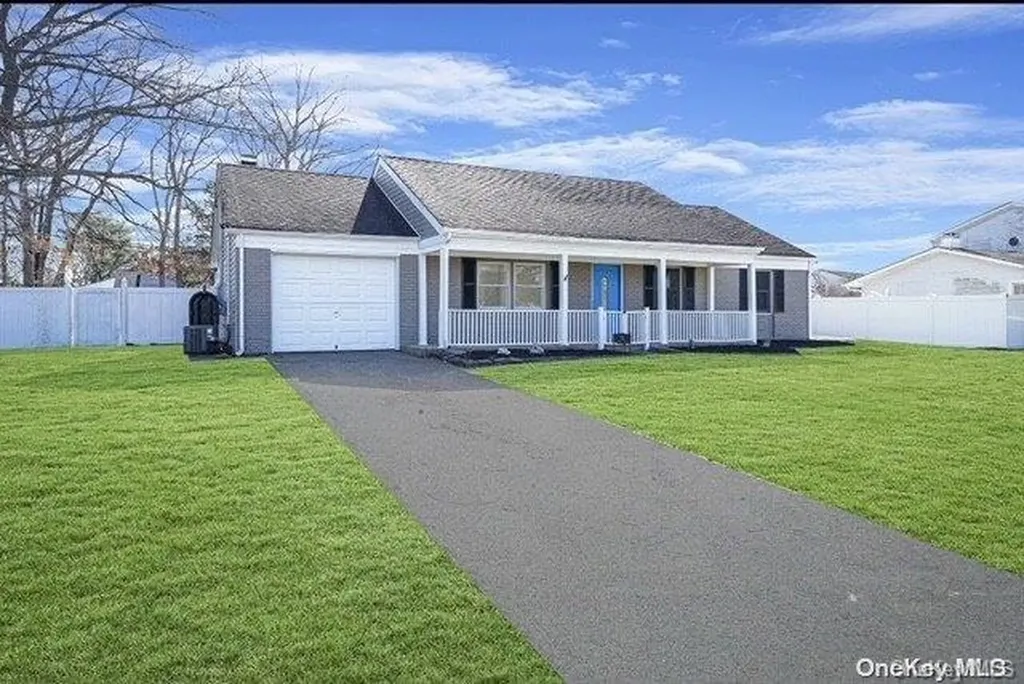 31 Winside Lane Coram NY 11727