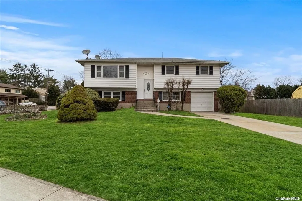 182 Central Park Road Plainview NY 11803