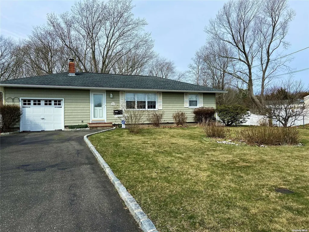92 Andreano Avenue East Patchogue NY 11772