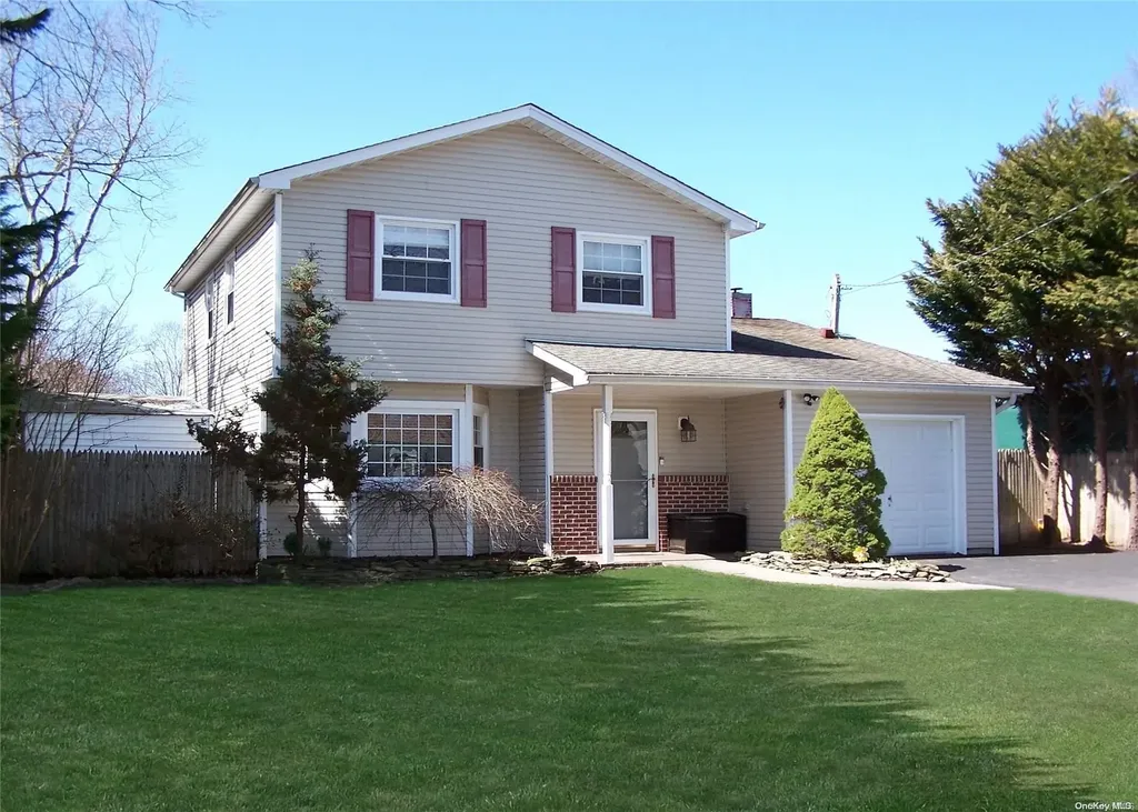 32 Burney Boulevard Mastic NY 11950