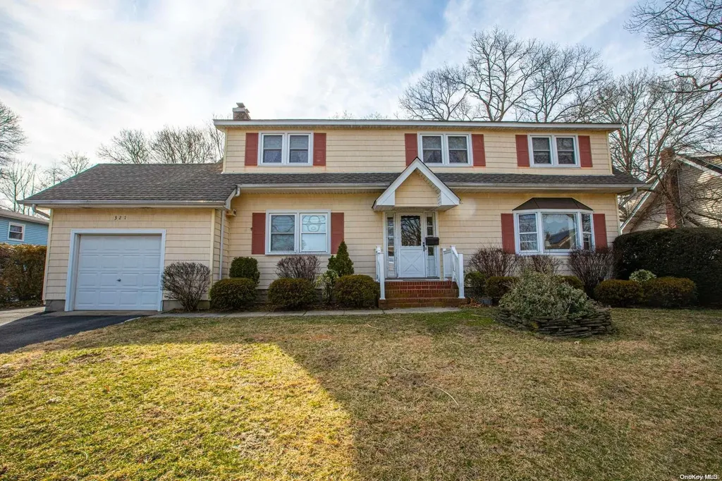 321 Asharoken Boulevard Bay Shore NY 11706