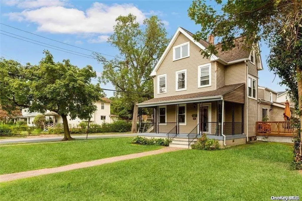 25 Hicks Lane Great Neck NY 11024
