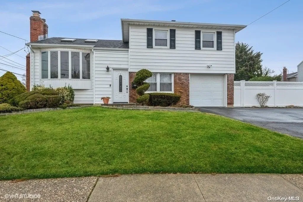 2701 S Saint Marks Avenue Bellmore NY 11710