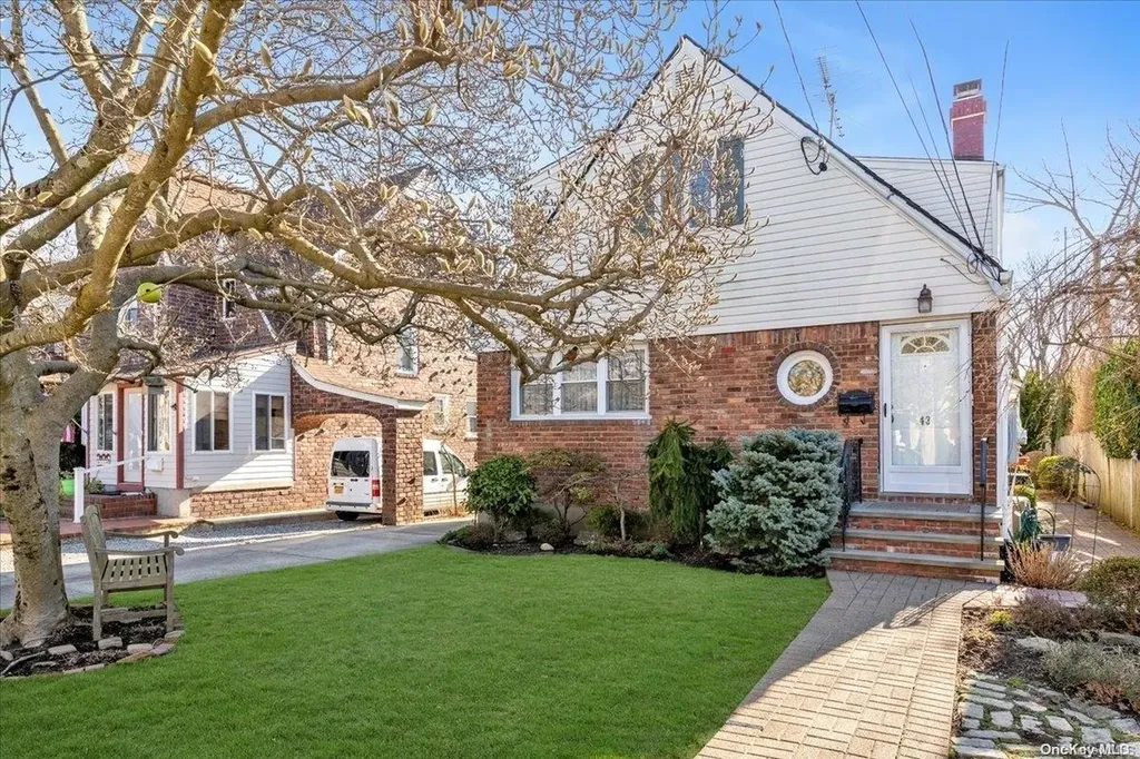 43 Hampton Road Lynbrook NY 11563