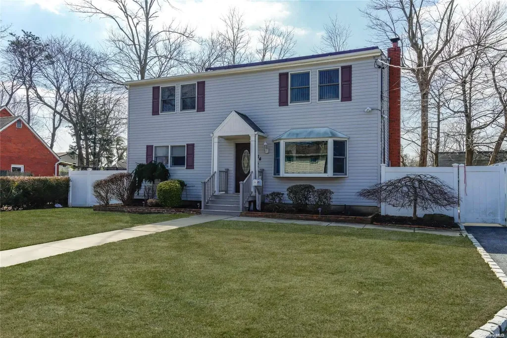14 Hillside Road Deer Park NY 11729