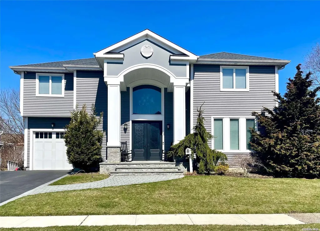 18 Charlotte Place Plainview NY 11803