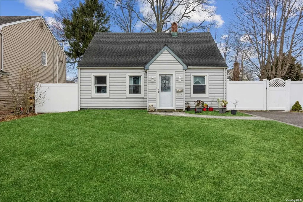 6 Bell Lane Levittown NY 11756