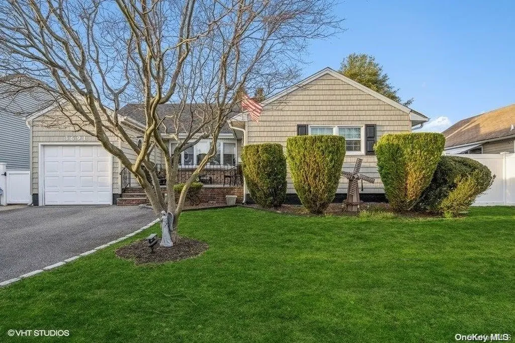 3691 Prairie Path Bethpage NY 11714