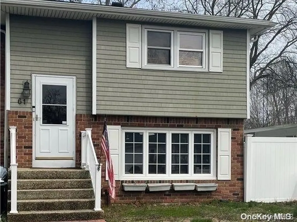 61 Eimer Street Patchogue NY 11772