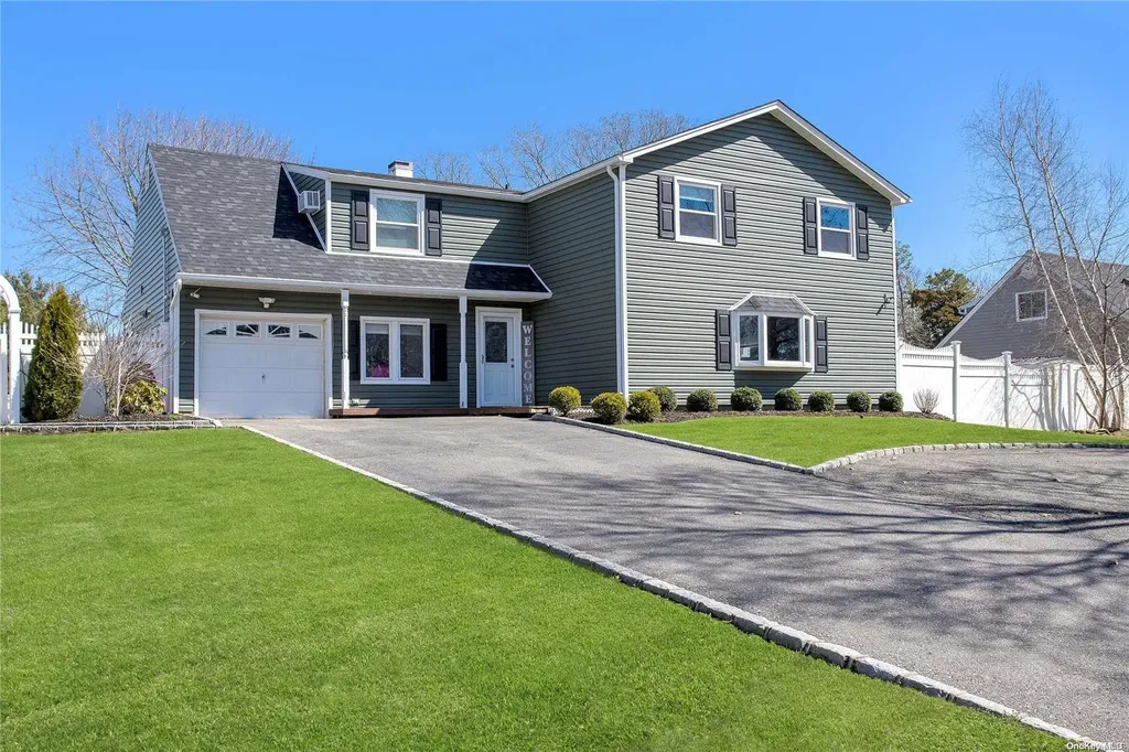 37 Pitchpine Place Medford NY 11763