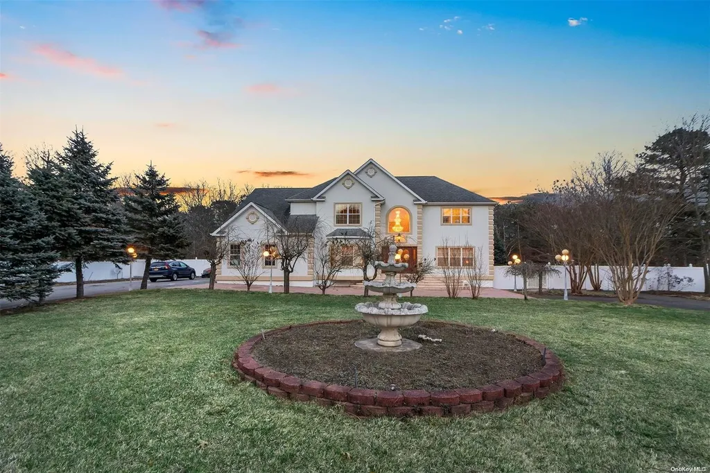3 Taylor Lane Medford NY 11763